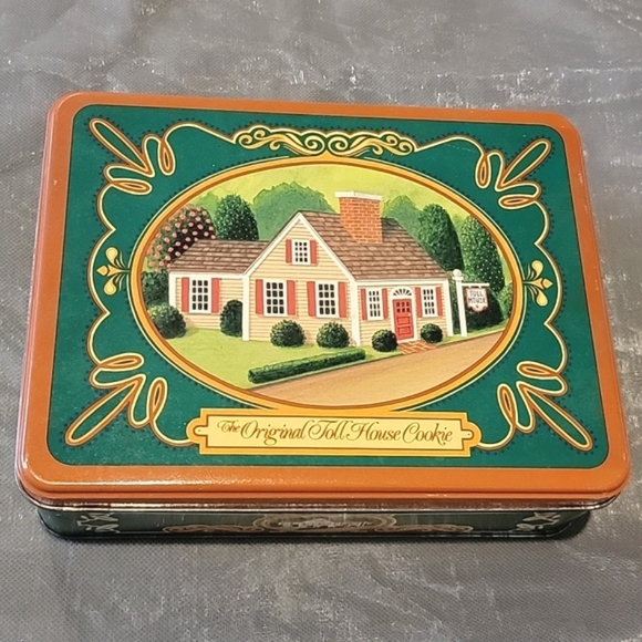 🍃 Toll House Cookie tin - Picture 1 of 6